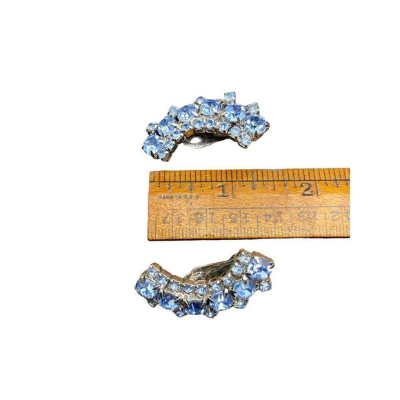 Vintage ice blue rhinestone clip earrings great shape - Picture 3 of 7